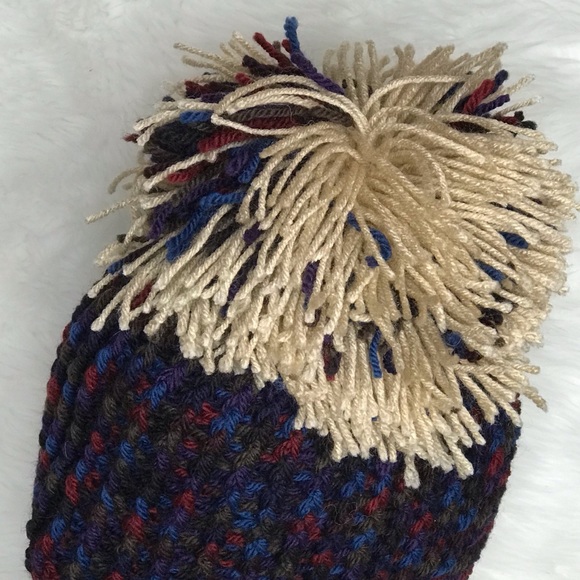 Giant PomPom Beanie - Picture 6 of 7